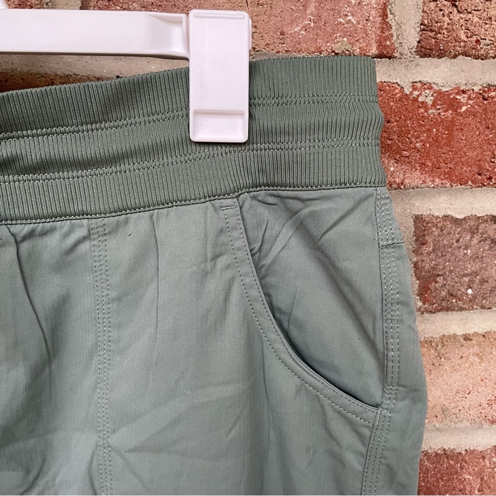 North Face sage green lightweight active capri pants Women Large - Picture 5 of 13